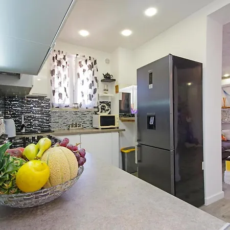 Naomi Apartment *