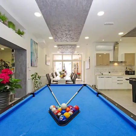 アパート Naomi スプリト