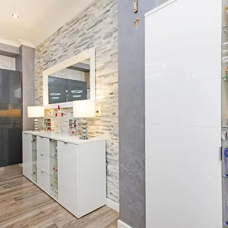 Naomi Apartment