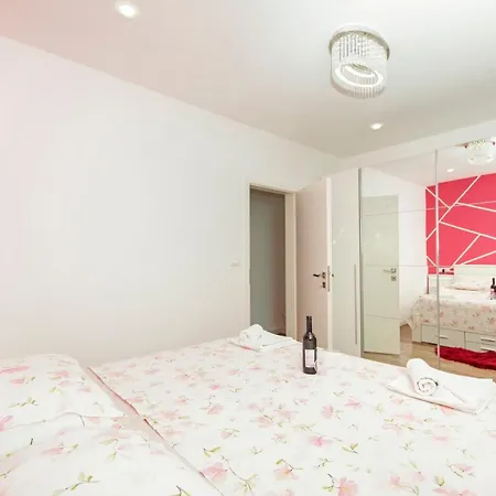 アパート Naomi スプリト