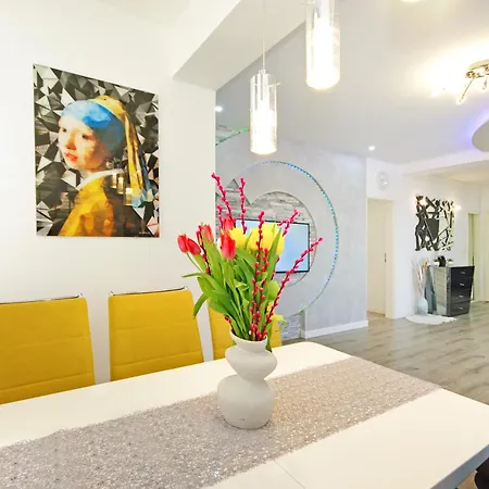 Naomi Apartment