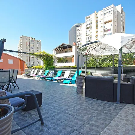 Naomi Apartment *